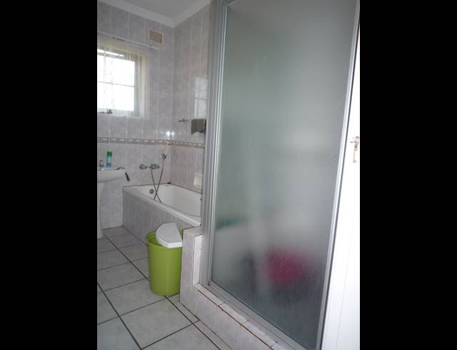 2 BEDROOM FLAT TO LET IN UMTENTWENI